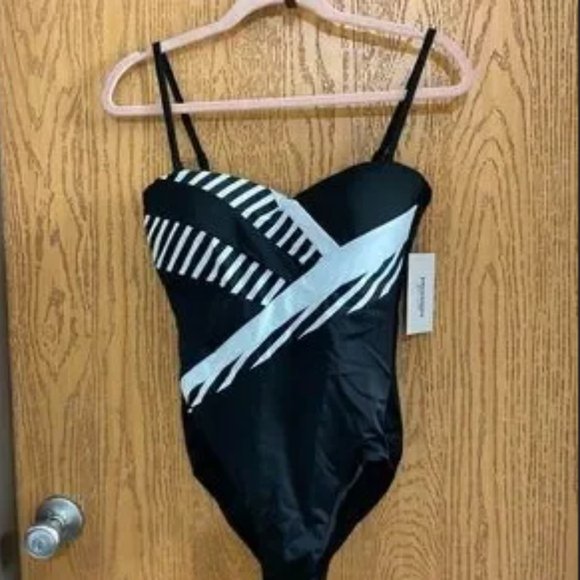 Nwt Spliced Bandeau One Piece Swimsuits For All - Picture 4 of 5